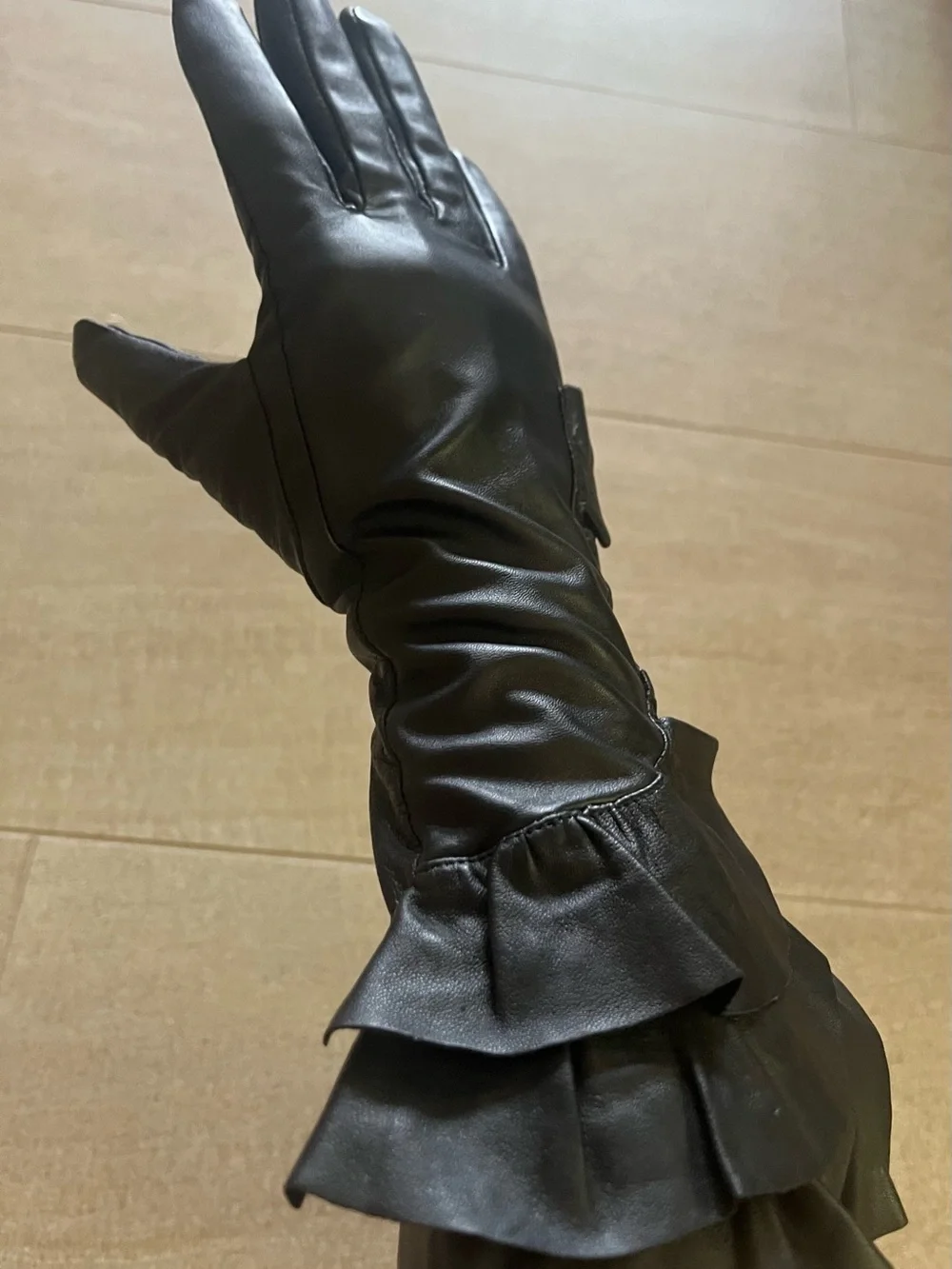 Jessica Simpson Black Leather Ruffle Cuff Gloves m